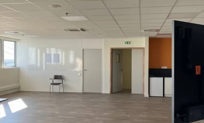 Aménagement d'un espace de travail à Bourg en Bresse chez Volvo Renault Trucks, Villefranche-sur-Saône, Paprika Architectures